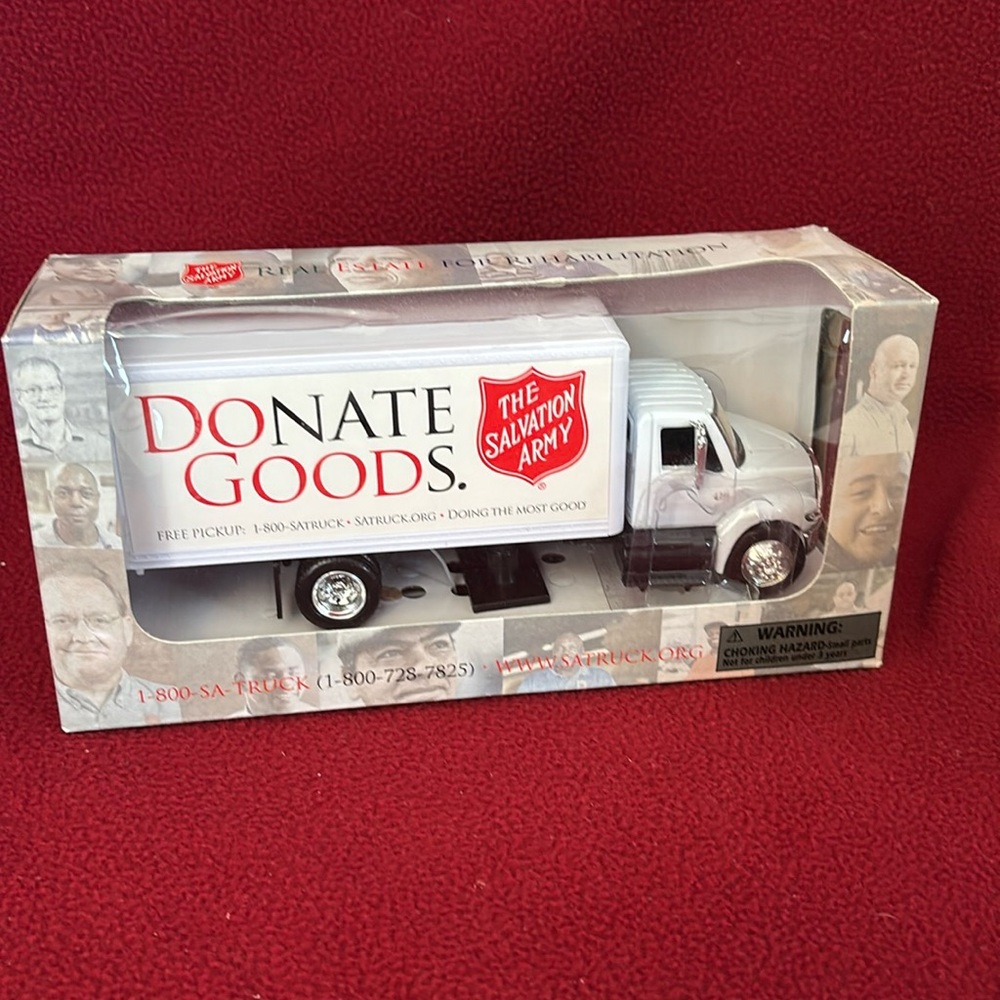 Salvation Army International 4200 Box Truck 1:43 Scale